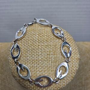 Guess Silver-Tone "G" Link Toggle Clasp Bracelet Jewelry 7.5"